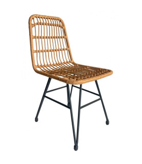 Silla BRUNEI — metal y ratán beige.