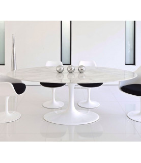 Mesa TUL, ovalada, base de fibra de vidrio y tapa de mármol blanco carrara de 180x108 cm.